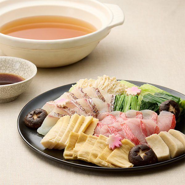 �� ��̓� �y5��8���E9�����͂��z�q������ ���Z�g�r��̓� ���ڑ�Ɛ^��̍g������Ԃ����(2�l�O)