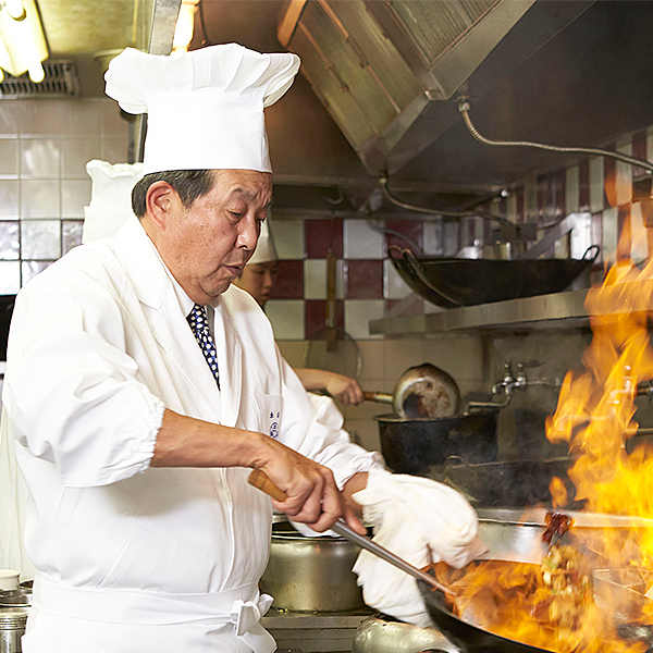 ◇東京〈赤坂四川飯店〉陳建一監修 本格丼ぶり4種食べ比べ*
