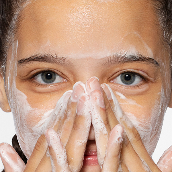 〈ダーマロジカ〉スペシャル クレンジング ジェル