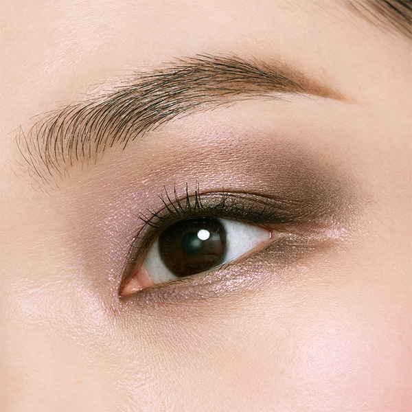 〈クレ・ド・ポー ボーテ〉オンブルクルールクアドリ 504 HOLIDAY 2025