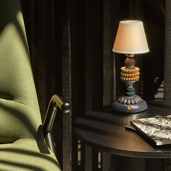 〈リヤドロ〉Firefly Lamp by Olga Hanono