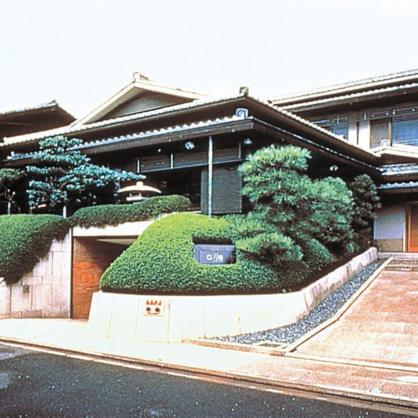 ●【12月31日お届け】【143】六盛 4人用、二重折(和風)