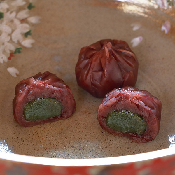 �q�� ������r����i