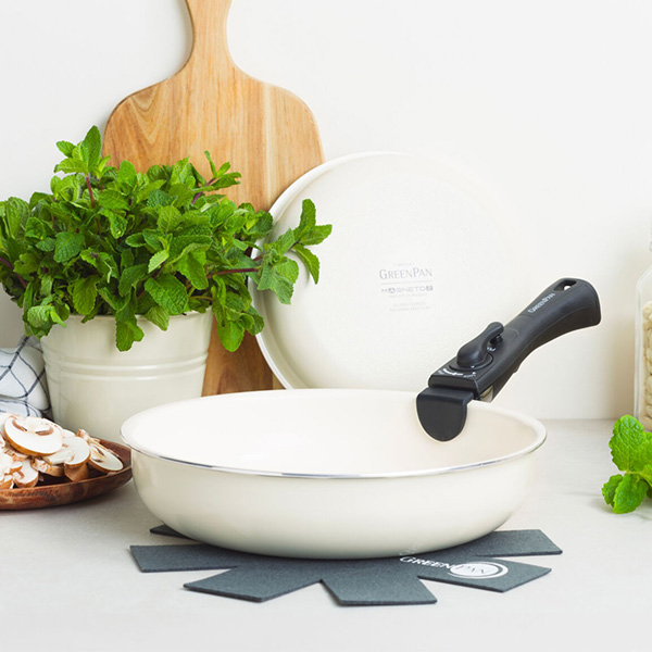 �q�O���[���p���r�N���b�N�V�F�t�Z�b�g4/�N���[���z���C�g