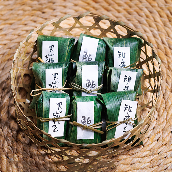 ○ 敬老の日 【9月20日・21日お届け】〈美山荘〉おこわ(9個入)