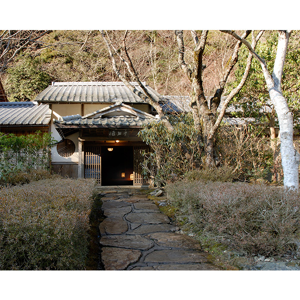 ○ 敬老の日 【9月20日・21日お届け】〈美山荘〉杉薫水羊羹(8個入)