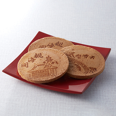 和歌山店取扱い商品〈鷹屋製菓〉和歌浦せんべい 45枚缶入り3本