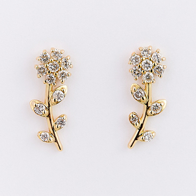 〈芝翫香〉K18ダイヤモンドピアス・マーガレット