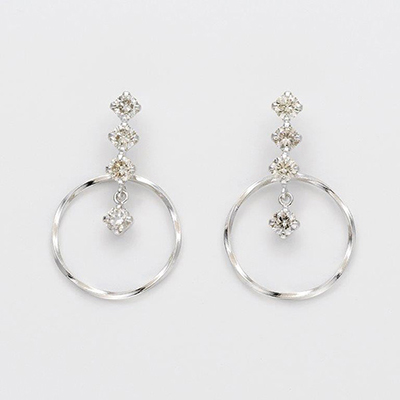 〈芝翫香〉Ptダイヤモンドピアス