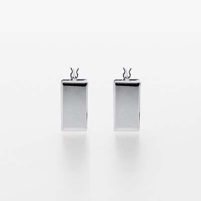 〈芝翫香〉Ptフープピアス・スクエア