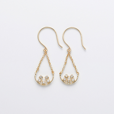 〈芝翫香〉K18ダイヤモンドアメリカンピアス