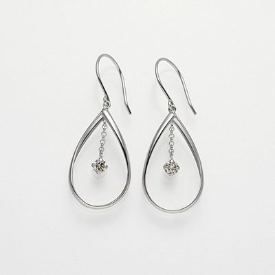 〈芝翫香〉K18WGダイヤモンドピアス【H&C】